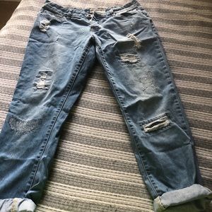 Distressed Boyfriend Jeans 👖